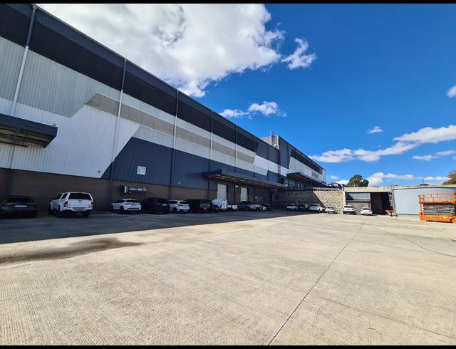 3,954M² WAREHOUSE TO LET IN HALFWAY GARDENS